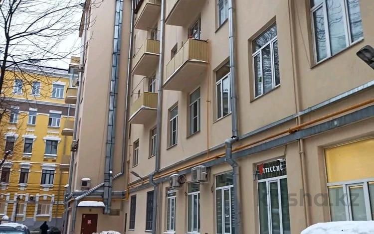 2-комнатная квартира, 38 м², 3/5 этаж, Чистопрудный бульвар 1а — Басманный район за 120 млн 〒 в Москва — фото 4