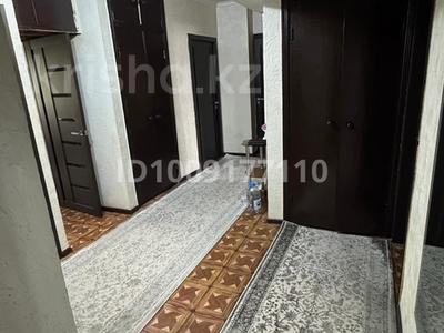 4-бөлмелі пәтер · 100 м² · 2/5 қабат, Науырызбай батыр 27 — Жангозина, бағасы: 40 млн 〒 в Каскелене