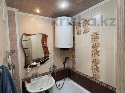 2-комнатная квартира · 44.4 м² · 2/5 этаж, Майкудук, 13й микрорайон за 11 млн ₸ в Караганде, Алихана Бокейханова р-н
