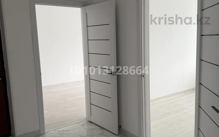 2-бөлмелі пәтер · 61.1 м² · 2/6 қабат, Строитель ш/а. 37/2, бағасы: 38 млн ₸ в Уральске, мкр Строитель — фото 6