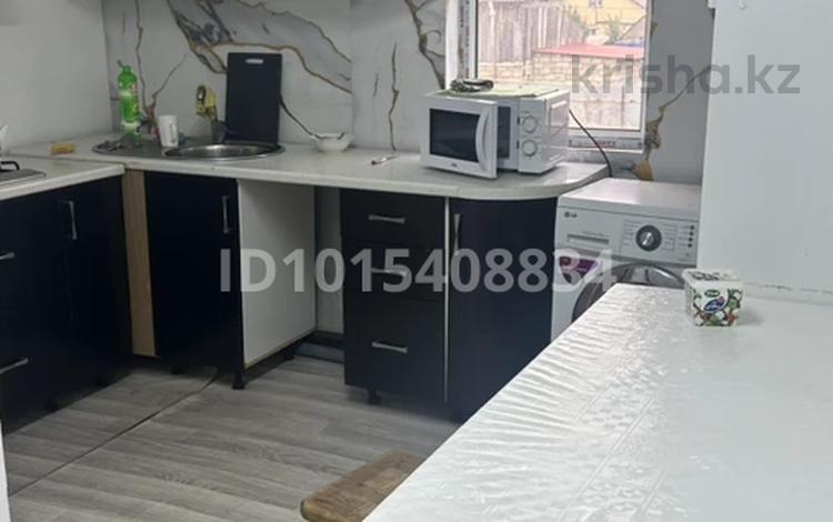 3-комнатная квартира · 100 м² · 2 этаж, мкр Старый Аэропорт 47/1 — улица Самал за 100 000 ₸ в Уральске — фото 2