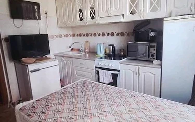 3-комнатная квартира · 63 м² · 2/5 этаж, Майкудук, мкр Голубые пруды — восток 5 за 25 млн ₸ в Караганде, Алихана Бокейханова р-н — фото 2