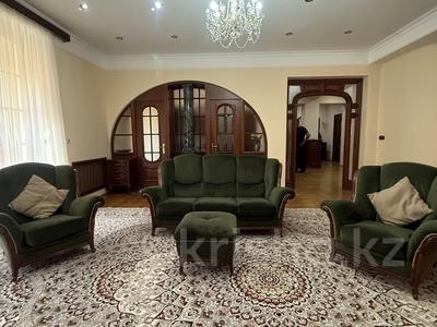 4-бөлмелі пәтер · 200 м² · 2/5 қабат, мкр Самал-2 12, бағасы: 1 млн ₸ в Алматы, Медеуский р-н