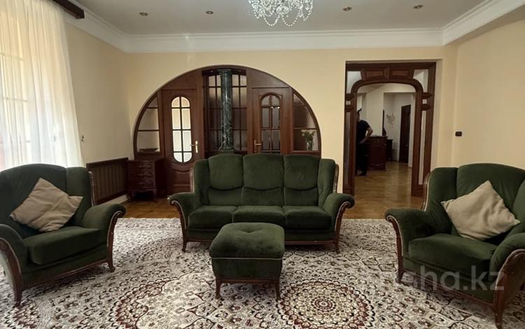4-бөлмелі пәтер · 200 м² · 2/5 қабат, мкр Самал-2 12, бағасы: 1 млн ₸ в Алматы, Медеуский р-н — фото 2