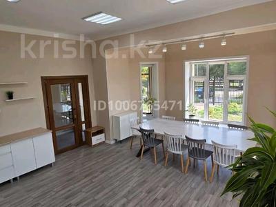 Свободное назначение, магазины и бутики, салоны красоты, образование, развлечения, кабинеты и рабочие места, студии · 45 м² за 220 000 〒 в Караганде, Казыбек би р-н