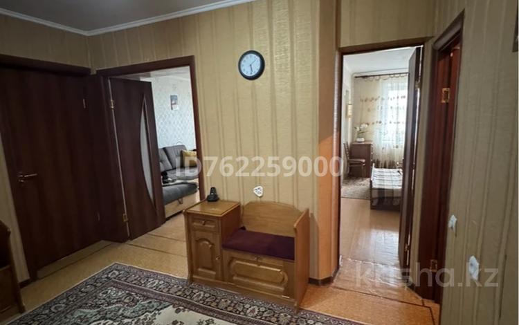 3-комнатная квартира · 60.8 м² · 5/5 этаж, мкр Омега, Чехова 19 за 18.5 млн ₸ в Уральске — фото 2