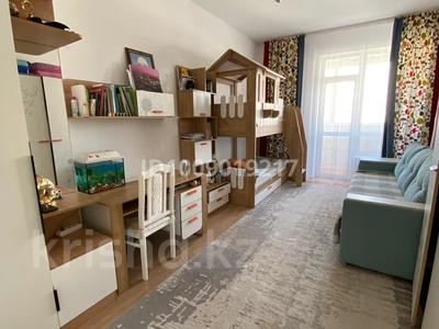 3-комнатная квартира · 90 м² · 7/8 этаж, Кабанбай батыра 60а/12 за 450 000 〒 в Астане, Есильский р-н