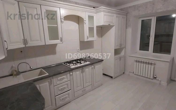 2-бөлмелі пәтер, 60 м², 5/10 қабат, Нур Актобе, Нур Актобе , 4 мкр 15г, бағасы: 18.2 млн 〒 — фото 2