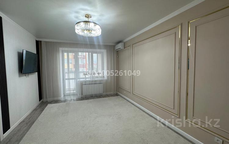 2-комнатная квартира · 64 м² · 4/7 этаж, мкр. Алтын орда, Батыс 2 — Мәңгілік ел Дина за 300 000 ₸ в Актобе — фото 2