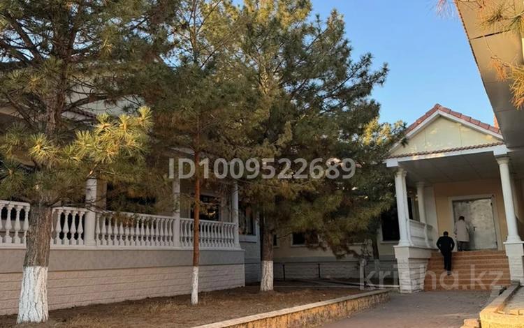 Отдельный дом · 9 комнат · 500 м² · 21 сот., Жетысу 12 — 18 Мкр-н за 198 млн 〒 в Конаеве — фото 2