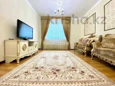 Отдельный дом · 9 комнат · 500 м², мкр Курсай, 1 май за 1.6 млн 〒 в Атырау