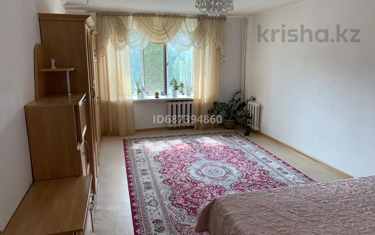 3-комнатная квартира, 72 м², 3/5 этаж помесячно, Сатпаева 10 — Сатпаева-петрова