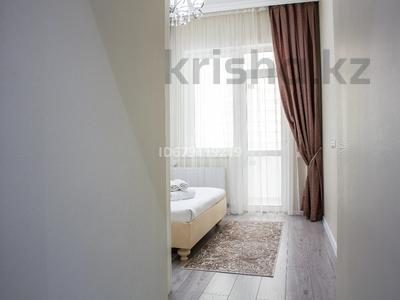 2-бөлмелі пәтер, 70 м², 1/9 қабат тәулігіне, проспект Исатая Тайманова 48, бағасы: 20 000 〒 в Атырау