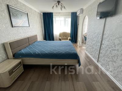 Тәулігіне пәтерлер в Атырауской обл.: 1-бөлмелі пәтер · 32 м² · 4/5 қабат, Азаттык 99а, бағасы: 10 000 〒 1-бөлмелі пәтер · 32 м² · 4/5 қабат, Азаттык 99а, бағасы: 10 000 〒 в Атырау, мкр Жилгородок