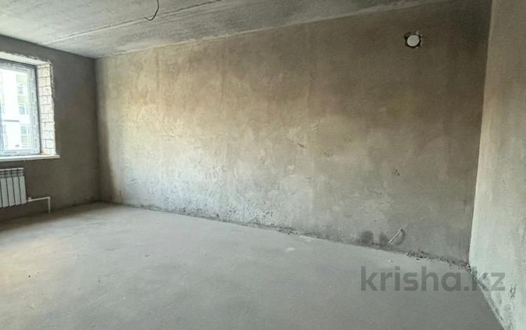 3-бөлмелі пәтер · 105.7 м² · 3/5 қабат, Алтын орда ш/а., бағасы: 26.5 млн ₸ в Актобе, мкр. Алтын орда — фото 2