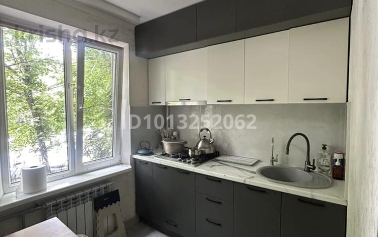 3-бөлмелі пәтер · 60 м² · 2/5 қабат, Самал-3 ш/а., Достык 103/11 — Кажмухана, бағасы: 68 млн ₸ в Алматы, Медеуский р-н — фото 2