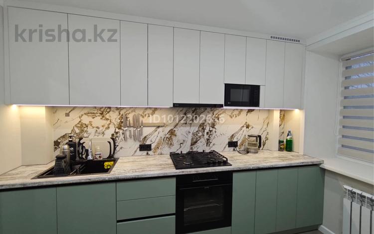 2-бөлмелі пәтер · 50 м² · 4/5 қабат, Сортировка, кв-л Сортировка 145, бағасы: 18 млн ₸ в Караганде, Алихана Бокейханова р-н — фото 2