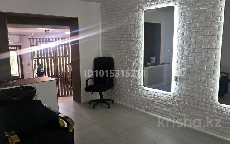 Салоны красоты · 30 м² за 80 000 ₸ в Астане, Алматы р-н — фото 2