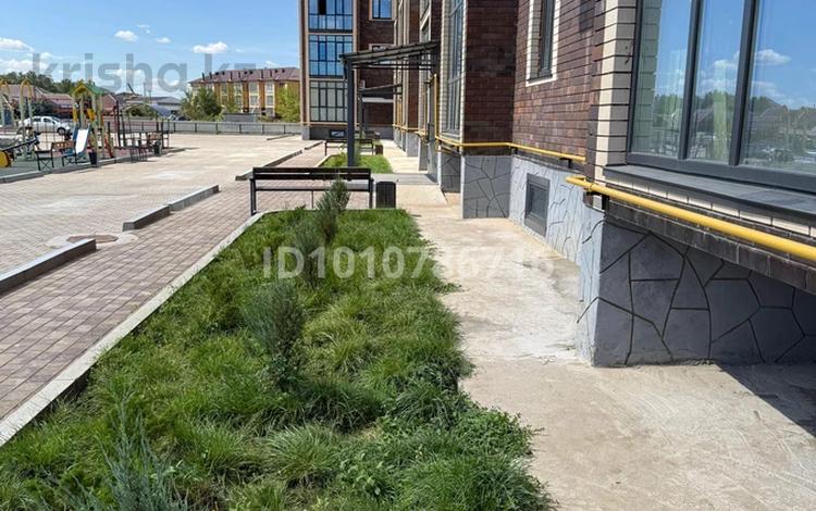 2-бөлмелі пәтер · 76 м² · 2/3 қабат, Жумагалиева 55, бағасы: 22 млн ₸ в Уральске — фото 2