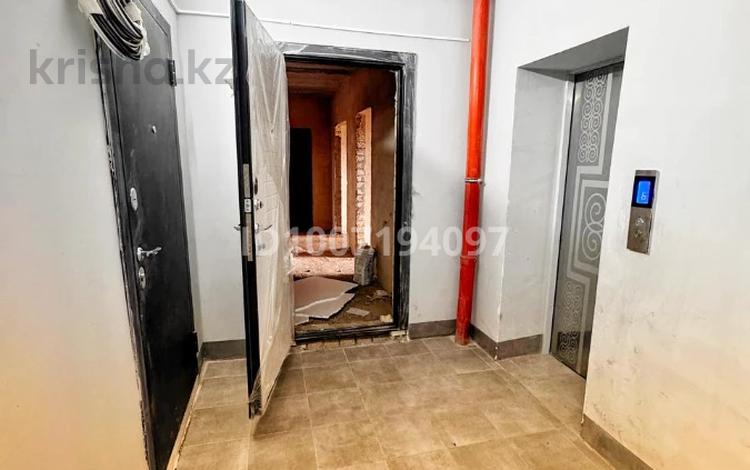 2-комнатная квартира · 80.8 м² · 1/9 этаж, мкр Северо-Восток, Оракбаева 1В — Школа №23 за 31.5 млн ₸ в Уральске — фото 7