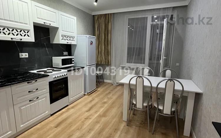 3-комнатная квартира · 100 м² · 4/6 этаж, мкр Пригородный, Кабанбай батыра 46/1 за 30 000 ₸ в Астане, Есильский р-н — фото 2