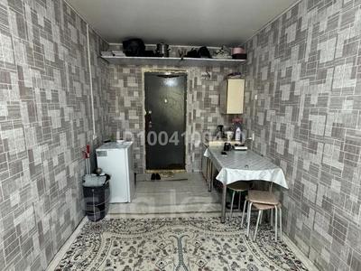 Продажа квартир в Актюбинской обл.: 1-комнатная квартира · 14 м² · 4/5 этаж, ул. Братьев Жубановых 257/1 за 2.1 млн 〒 1-комнатная квартира · 14 м² · 4/5 этаж, ул. Братьев Жубановых 257/1 за 2.1 млн 〒 в Актобе