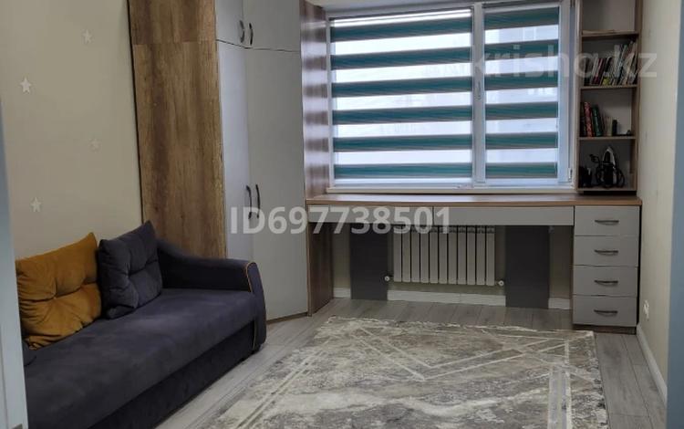 3-комнатная квартира, 100 м², 4/10 этаж помесячно, Толе би 285/8 к2 за 450 000 〒 в Алматы, Ауэзовский р-н — фото 2