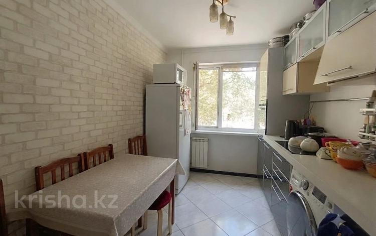 3-комнатная квартира · 65 м² · 2/9 этаж, Естая 142 за 33 млн ₸ в Павлодаре — фото 2