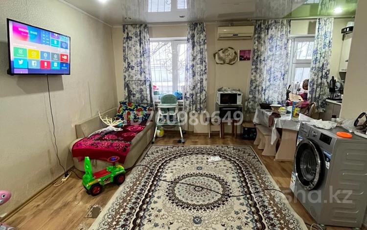 2-бөлмелі пәтер · 43 м² · 1/5 қабат, Желтоксан 12, бағасы: 12 млн ₸ в Уральске — фото 2