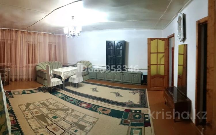 Отдельный дом · 3 комнаты · 67 м², мкр Шанхай, Медакадемия — Марьесева и Пацаева за 120 000 〒 в Актобе — фото 11