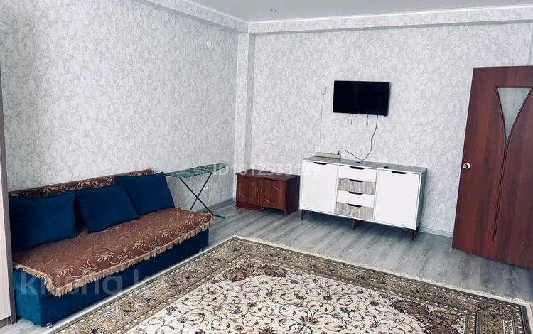 1-комнатная квартира · 50 м² · 1/5 этаж, 17-й мкр 74 за 9 000 ₸ в Актау — фото 2
