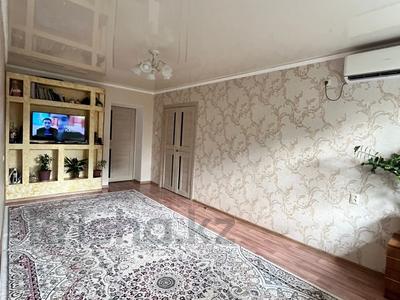2-бөлмелі пәтер · 47 м² · 2/5 қабат, Ауезова 27, бағасы: 17 млн ₸ в Атырау, мкр Жилгородок