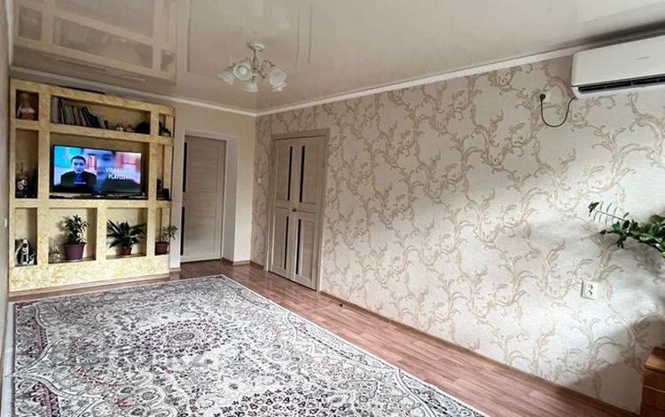 2-бөлмелі пәтер · 47 м² · 2/5 қабат, Ауезова 27, бағасы: 17 млн ₸ в Атырау, мкр Жилгородок — фото 2