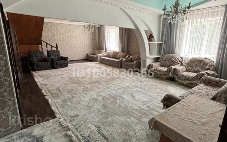 Дом · 7 комнат · 350 м², А.Кошкинбаева 125 — 7 квартал, рядом супермаркет Науырыз, магазин Турист за 80 000 ₸ в  — фото 10