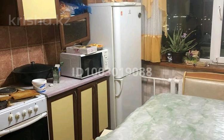 3-комнатная квартира · 66 м² · 9/9 этаж, Голубые пруды 4 за 180 000 ₸ в Караганде, Алихана Бокейханова р-н — фото 2
