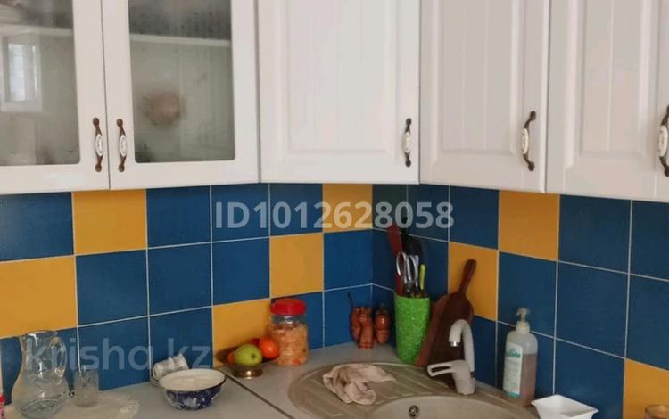 5-бөлмелі пәтер · 100 м² · 2/5 қабат, мкр 4 8, бағасы: 17.5 млн ₸ в Уральске — фото 2