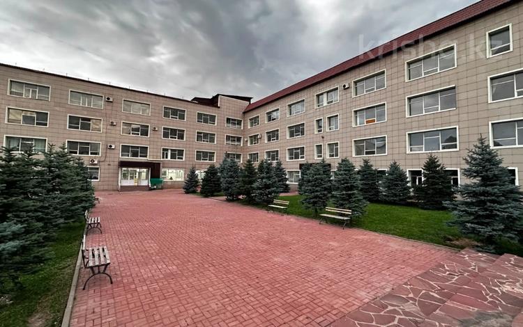 Свободное назначение, офисы, магазины и бутики, склады, общепит, салоны красоты, сельское хозяйство, бани, гостиницы и зоны отдыха, фитнес и спорт, медцентры и аптеки, образование, развлечения, конференц-залы, кабинеты и рабочие места, студии · 35000 м² за 350 млн ₸ в Алматы, Бостандыкский р-н — фото 28