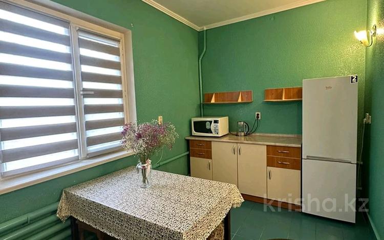 Отдельный дом · 4 комнаты · 240 м² · 6 сот., Мкр Казгурт ул.Богенбай батыр 58 за 250 000 ₸ в Шымкенте, Туран р-н — фото 2
