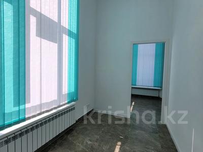 Еркін, кеңселер, дүкендер мен бутиктер, қоғамдық тамақтану орны, фитнес және спорт, медорталықтар мен дәріханалар, білім орталықтары, кабинеттер және жұмыс орындары · 140 м², бағасы: 1.3 млн 〒 в Караганде, Казыбек би р-н