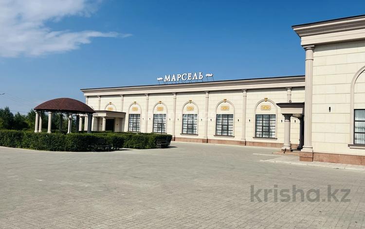 Ресторан, магазин · 1157.6 м² за 500 млн ₸ в Уральске, мкр. Зачаганск пгт — фото 2