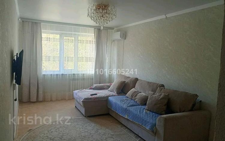 2-комнатная квартира · 48 м² · 2/5 этаж, Майкудук, Майкудук, 16й микрорайон 1 за 130 000 ₸ в Караганде, Алихана Бокейханова р-н — фото 2
