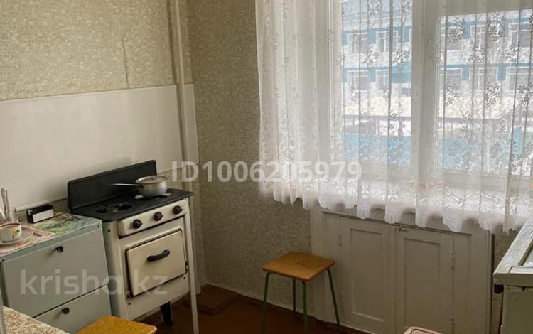 2-комнатная квартира · 44 м² · 2/5 этаж, 1 микрорайон 12 за 6.5 млн 〒 в Лисаковске — фото 2