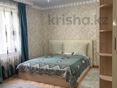 3-бөлмелі пәтер · 90 м² · 1/2 қабат, Просп. Толе Би 78, бағасы: 18 000 〒 в Таразе