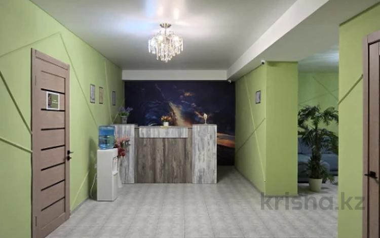 Свободное назначение, офисы, магазины и бутики, склады, общепит, салоны красоты, бани, гостиницы и зоны отдыха, медцентры и аптеки, образование, развлечения · 242.9 м² за 29.9 млн ₸ в Актобе — фото 13