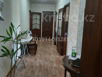 3-бөлмелі пәтер · 85 м² · 1/3 қабат, Центральный ш/а., Достык 1а, бағасы: 34 млн ₸ в Атырау, мкр Центральный