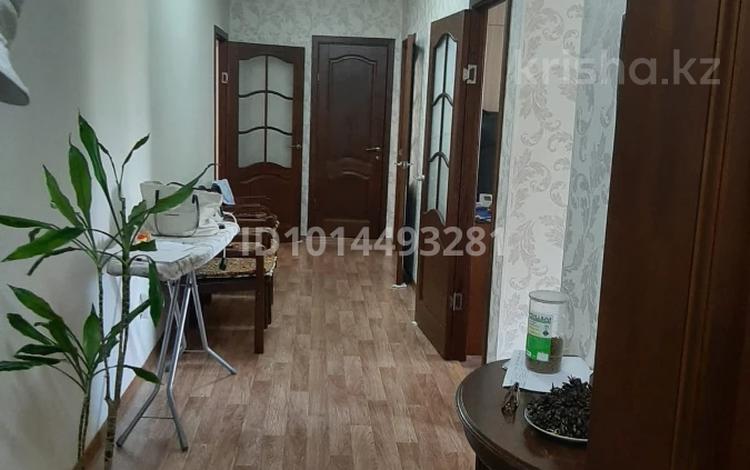 3-бөлмелі пәтер · 85 м² · 1/3 қабат, Центральный ш/а., Достык 1а, бағасы: 34 млн ₸ в Атырау, мкр Центральный — фото 2