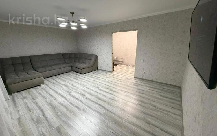 2-бөлмелі пәтер · 63.8 м² · 4/5 қабат, Строителей 40, бағасы: 17 млн ₸ в Аксу — фото 29