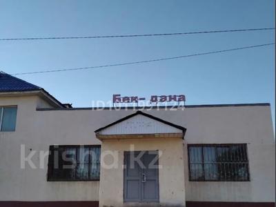 Отдельный дом · 10 комнат · 700 м² · 8 сот., Кабанбай батыра — Абдикеримова - Кабанбай батыра за 45 млн ₸ в Шу
