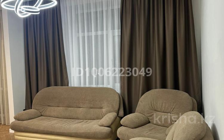 2-комнатная квартира · 65 м² · 13/17 этаж, Букетова 3/3 за 17 000 ₸ в Караганде, Казыбек би р-н — фото 2