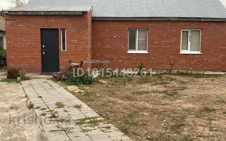 Отдельный дом · 4 комнаты · 110 м² · 6 сот., Степная 9 — Ледовый дворец за 200 000 ₸ в Уральске — фото 2